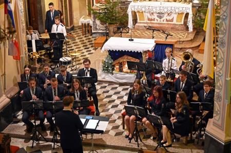 Godba Dobrova - Polhov Gradec na Božičnem koncertu (Large)